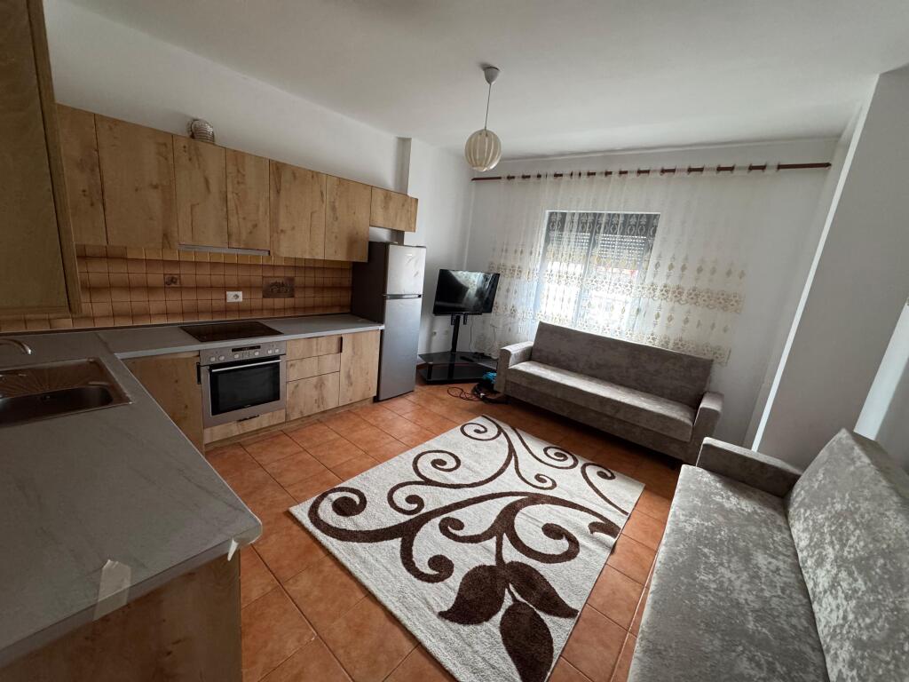 Apartament me qera 4+1+2 Kinostudio
