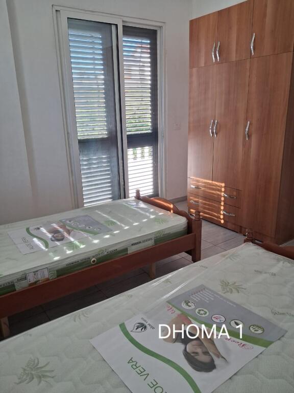 🏠Ne zonen e Alliasit,Rr.Zef Bumci jepet me qera kati i II-te i nje vile,2+1+2,i mobiluar.45,000Leke
