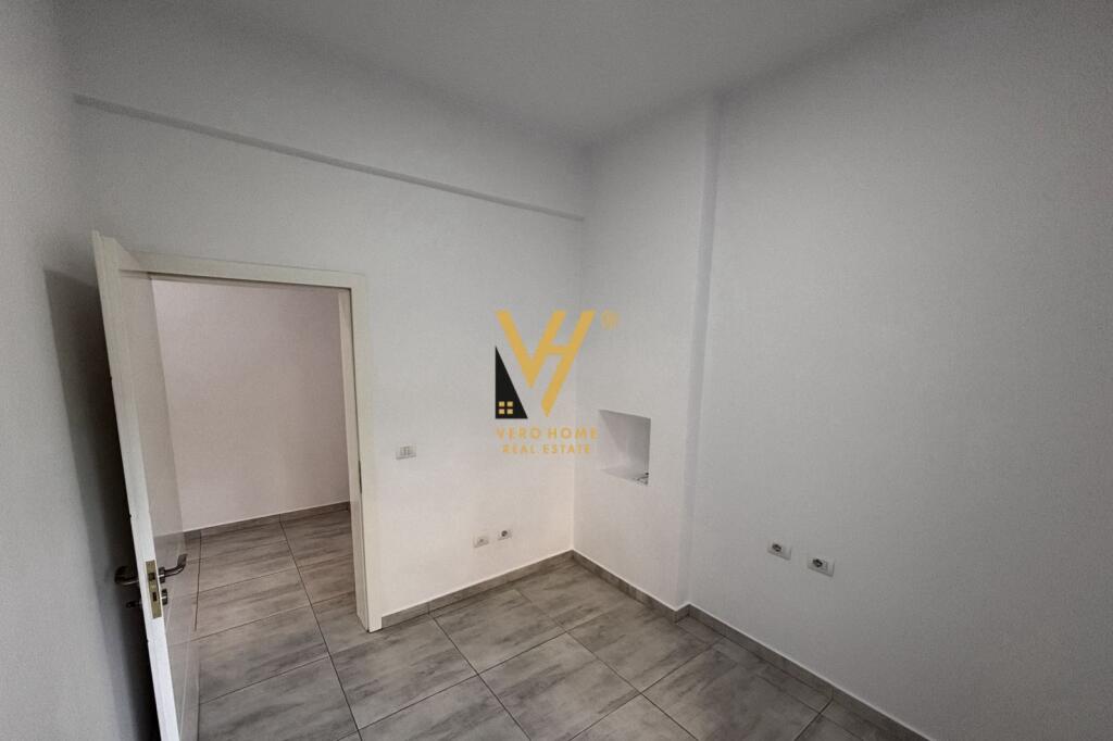 JEPET ZYRE 75 M2 TE RRUGA E DIBRES 500 EURO