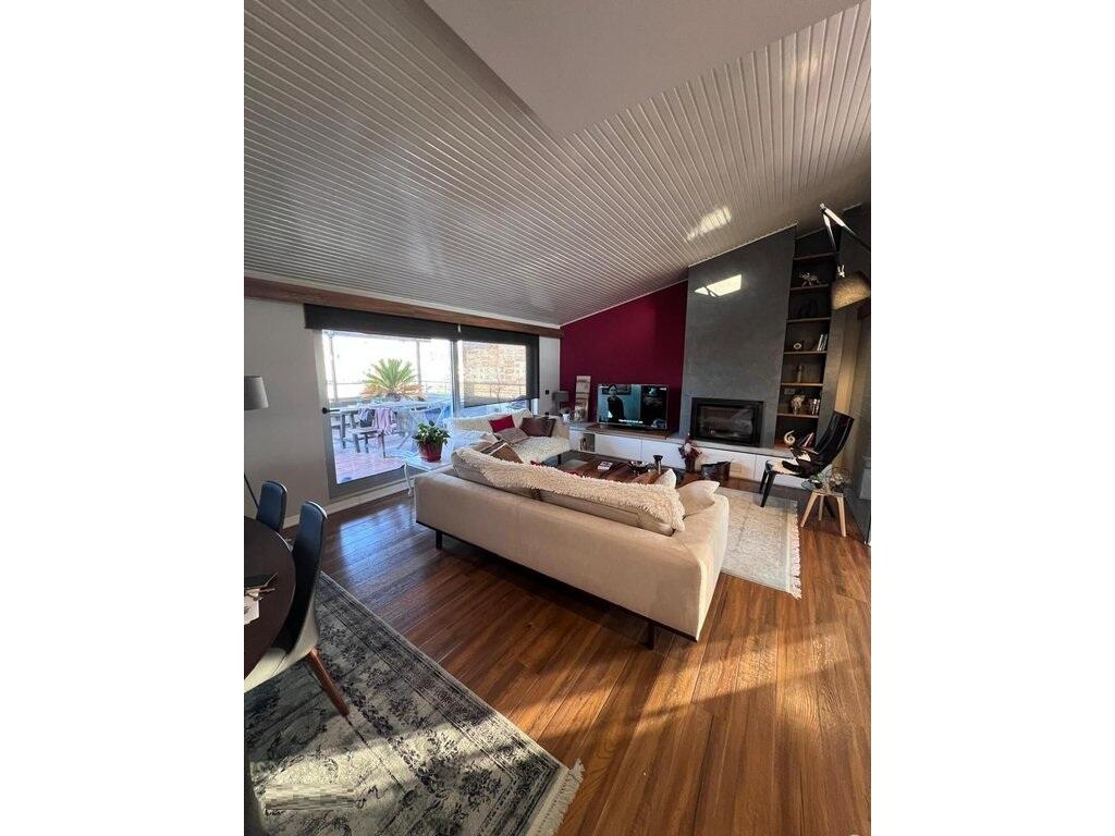 PENTHOUSE ME QERA  NE QENDER PRANE MINISTRISE SE DREJTESISE!