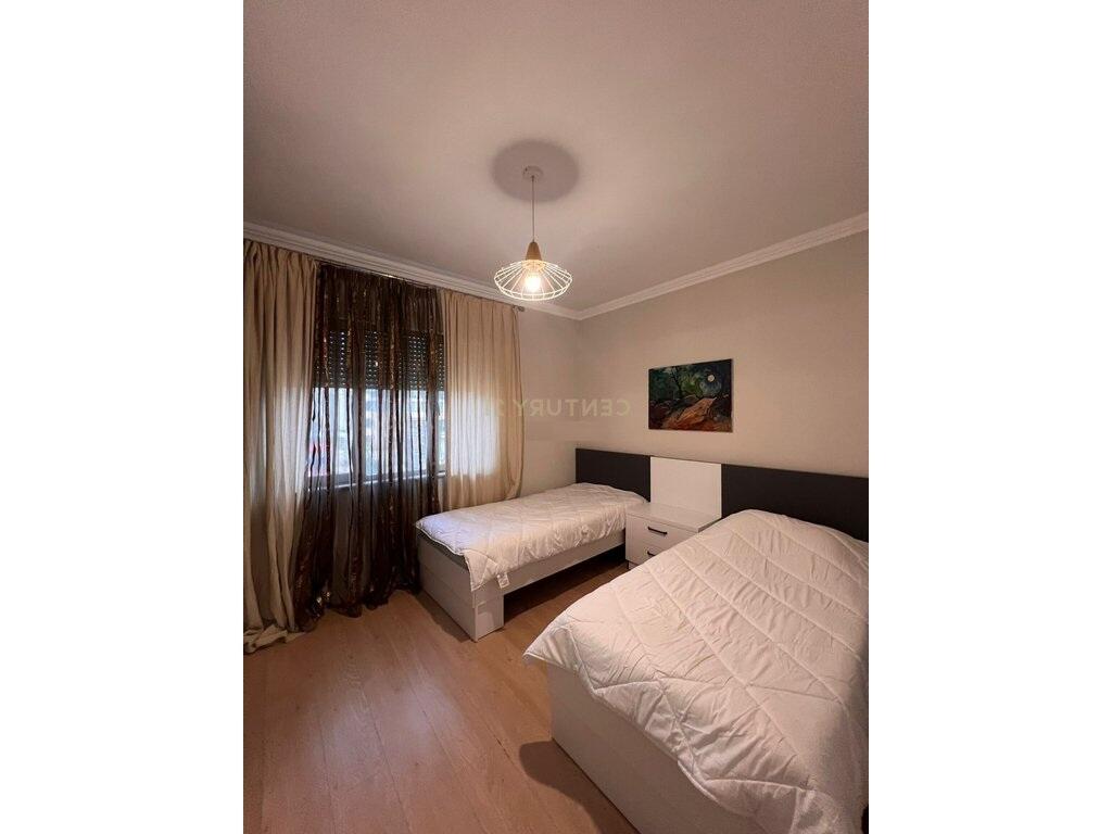 OFROHET APARTAMENT 3+1+2 NË QENDËR, PRANË PIAZZËS