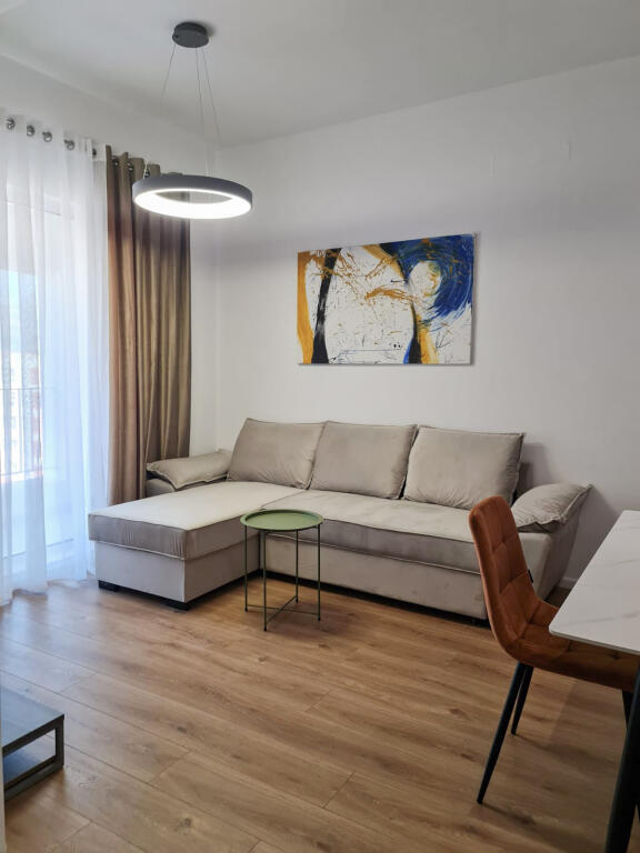 Apartament 1+1 me qira në Mangalem 21, Ali Demi, Tiranë - 400€