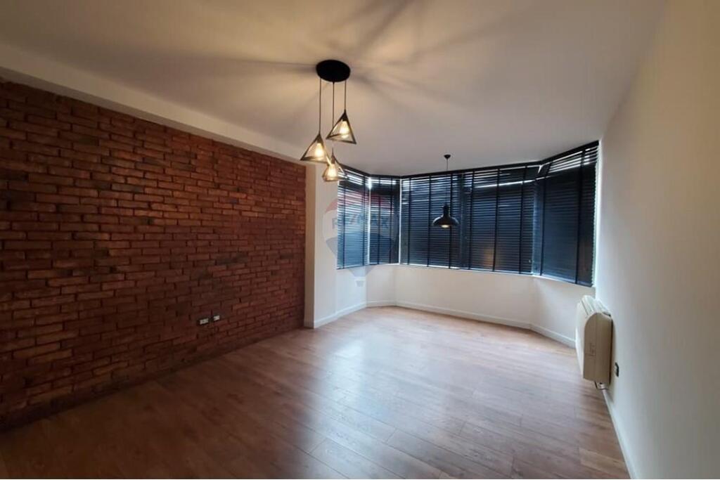 Apartament 2+1+2 me qira tek Komuna e Parisit