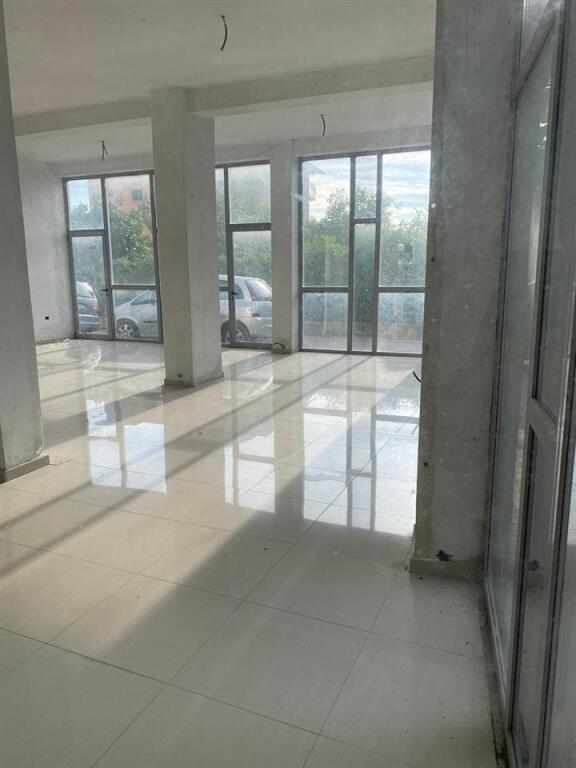 SHITET DYQAN 92 M2 PASKUQAN 150.000 EURO