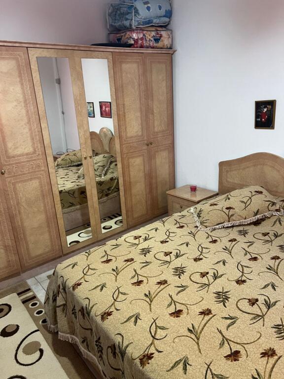 jepet Shtepi private me oborr  1+1 Komuna Parisit