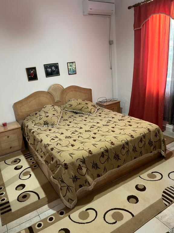 jepet Shtepi private me oborr  1+1 Komuna Parisit