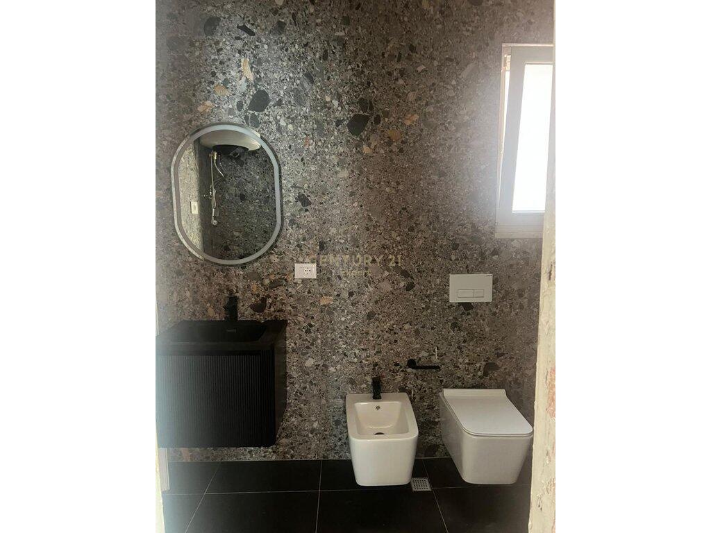 APARTAMENT 2+1+2 PER QIRA TEK TRIO TOWER !