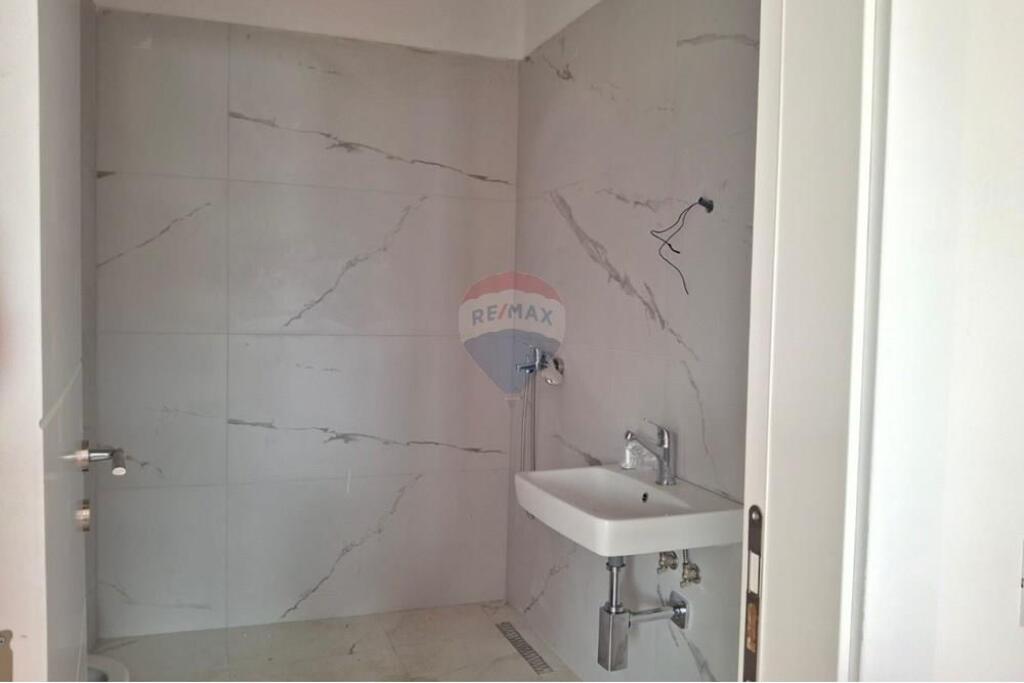 Apartament - Për Shitje - Rruga Qemal Stafa, Tiranë (ID: 530181010-2282)