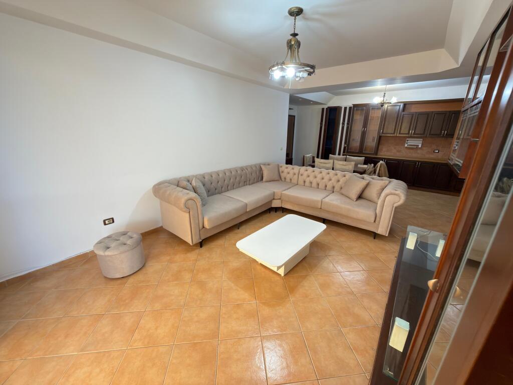 Apartament me qera 2+1+2 Tek 21 dhjetori