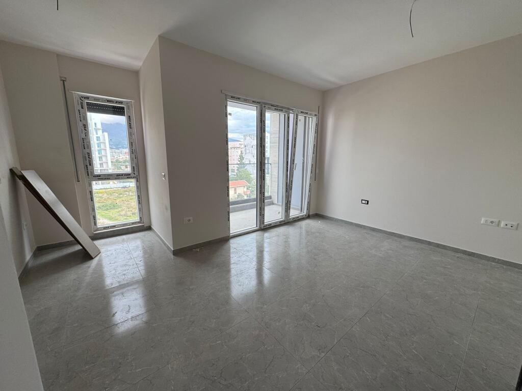 📣 QERA Apartament 1+1 📍 Rruga "Jordan Misja", Prane SPAK ✨   🏢 Ndertim i Ri  🪜 Kati 4 (Me Ashensor)  🛋️ BOSH   💶 Cmimi 450 Euro  🅿️ Mundesi Parkimi Me Pagese Ekstra 50 Euro