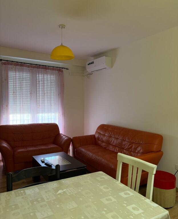 Jepet apartament 1+1 me qera tek Kompleksi Ana , Qytet Studenti