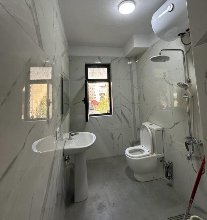Jepet me qera apartament 1+1 te Shkolla e Bashkuar