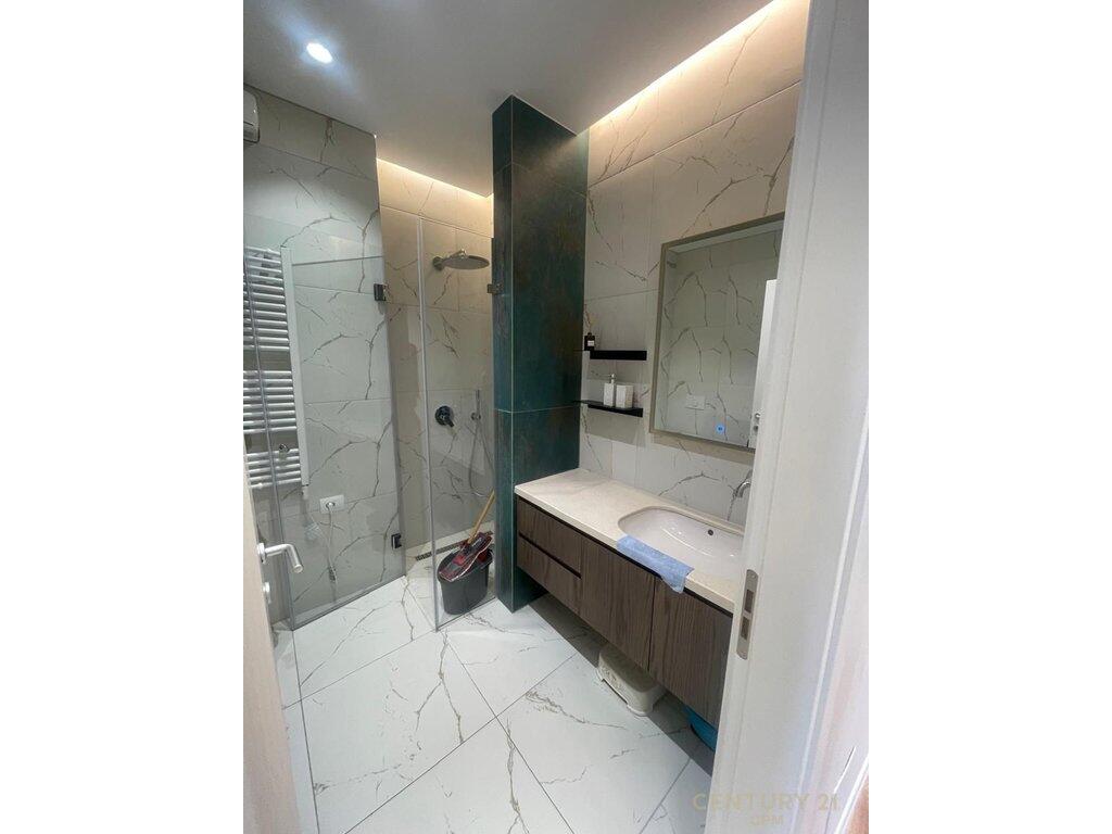 Apartament me qira 2+1+2 me post parkimi – Rruga Jordan Misja