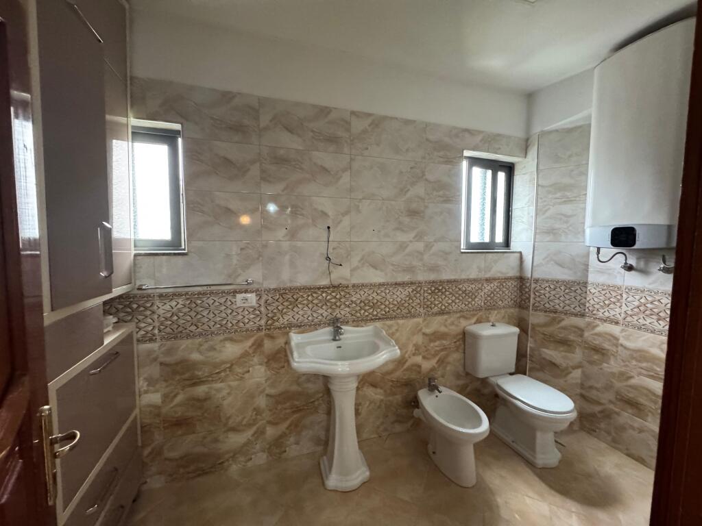 Apartament me qera 4+1+2 Kinostudio