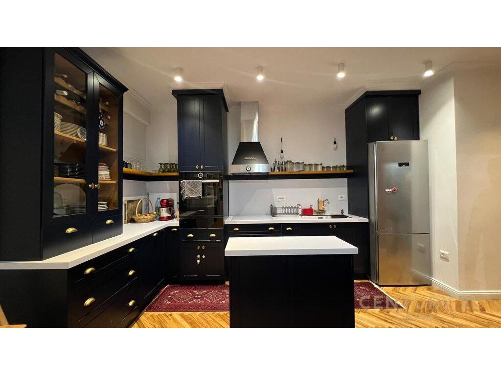 🏢 Apartment 2+1 for sale with Parking Spot – Near the Old Park, Tirana
