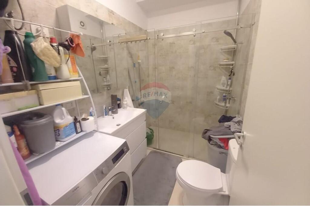 Shitet Apartament 2+1+2 tek Kompleksi Mangalem