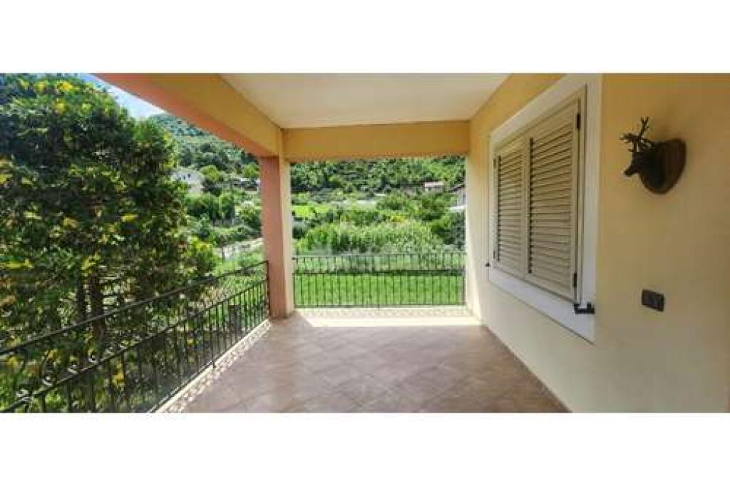 Villa in vendita, Peze Helmas