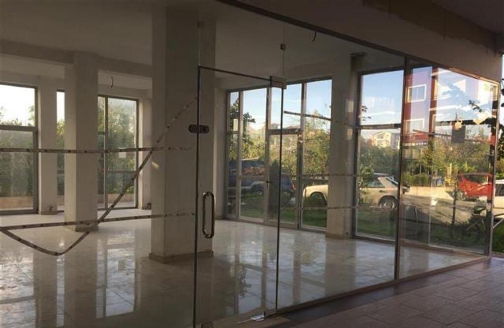 SHITET DYQAN 92 M2 PASKUQAN 150.000 EURO