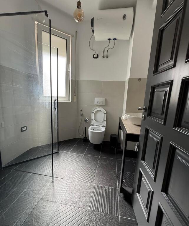 APARTAMENT ME QERA 2+1+2 KOMUNA E PARISIT 850 EURO
