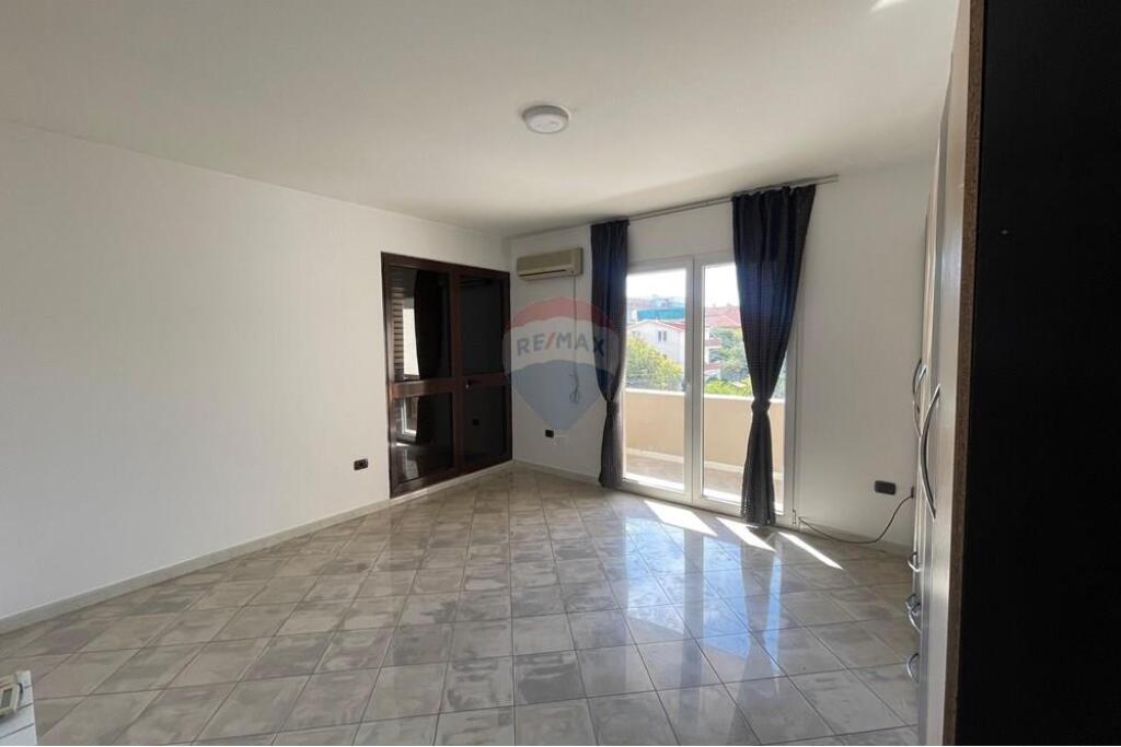 Apartament - Për Qira - Rruga Mihal Grameno, Tiranë € 750
