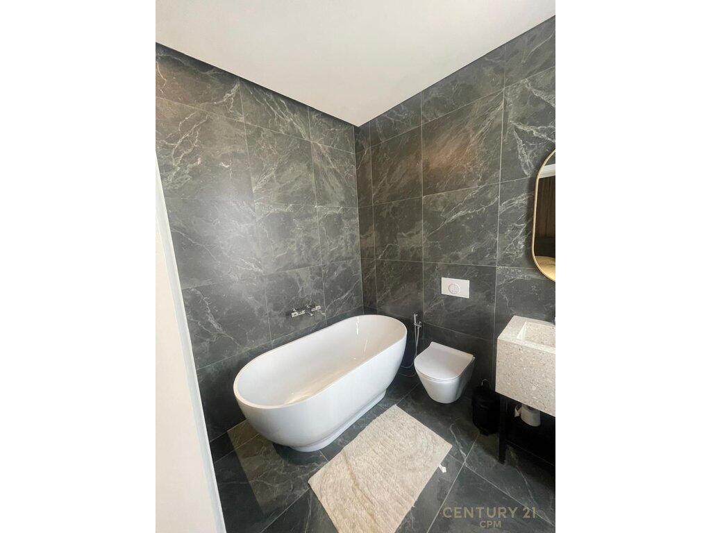 Apartament me qira 2+1+2 me post parkimi – Rruga Jordan Misja