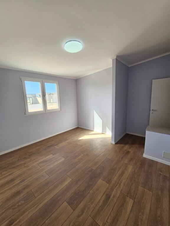 SHITET APARTAMENT 2+1 NE PLAZHIN ILIRIA PRANE HOTEL FLORIDA