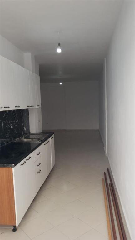 Jepet me qera Apartamenti 2+1 . Fresk . Stacioni i fundit i porcelanit , (Rruga e Thesarit )  300 mije leke