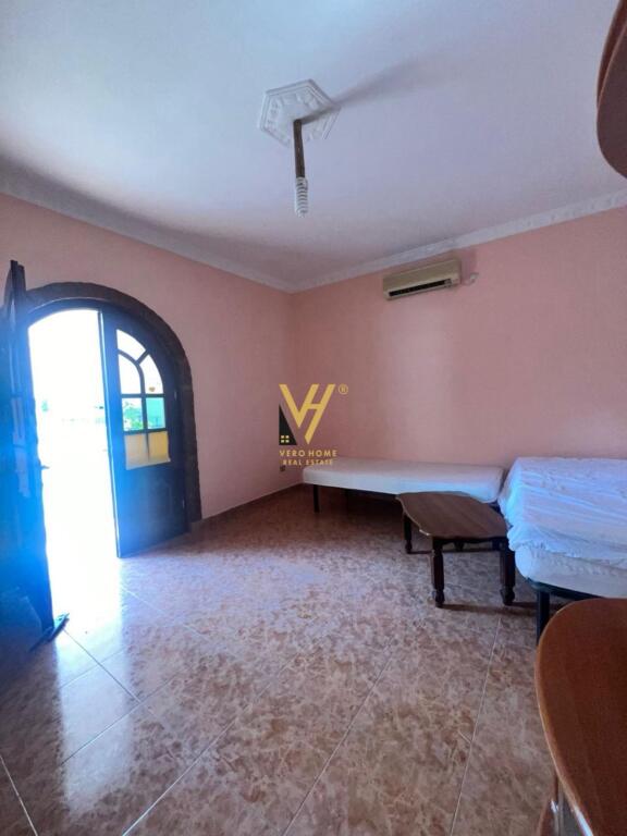 JEPET HYRJE 3+1 ME QERA TE SHALLVARET 1.500 EURO
