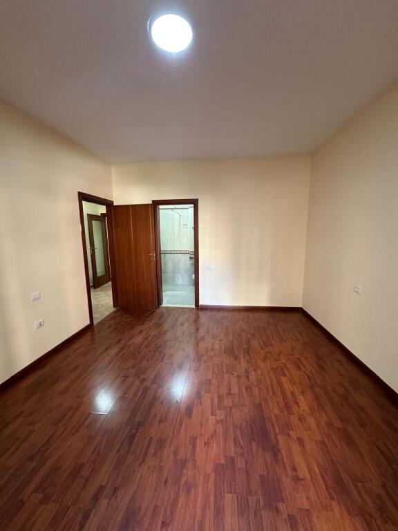 ZYRE ME QERA 118 M2 KOMUNA E PARISIT 75.000 LEKE