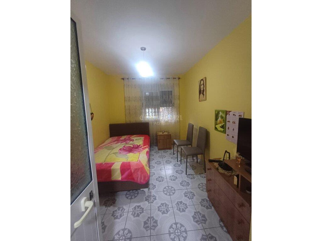🏡 Shitet apartament 2+1 pranë Shkollës “Niket Dardani”