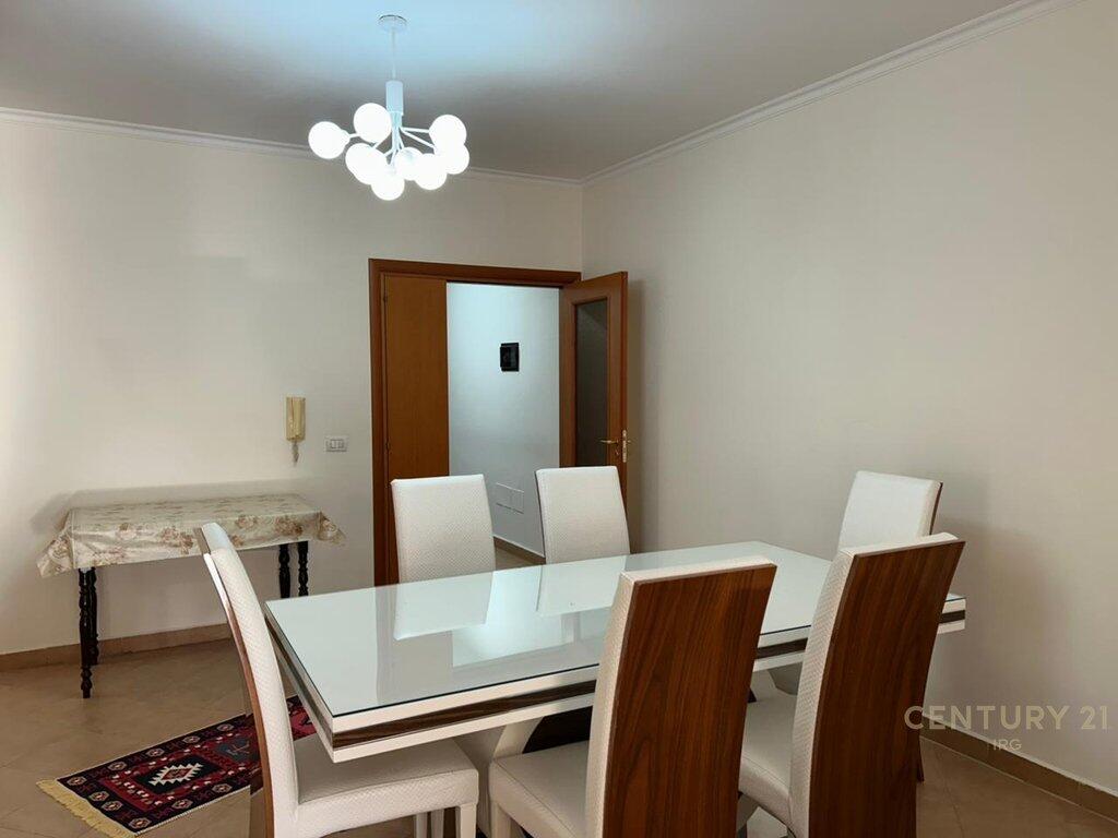 APPARTAMENTO 2+1+2 IN AFFITTO VICINO ALLA STRADA DI KAVAJË. 950 € /Mese