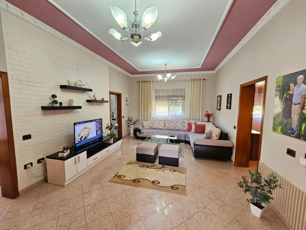 SHTEPI PRIVA PER SHITJE NE PLAZ DURRES