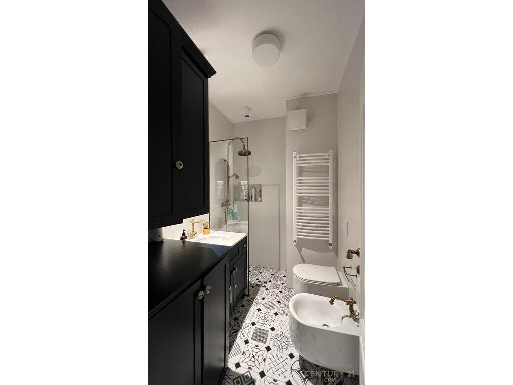 🏢 Apartment 2+1 for sale with Parking Spot – Near the Old Park, Tirana