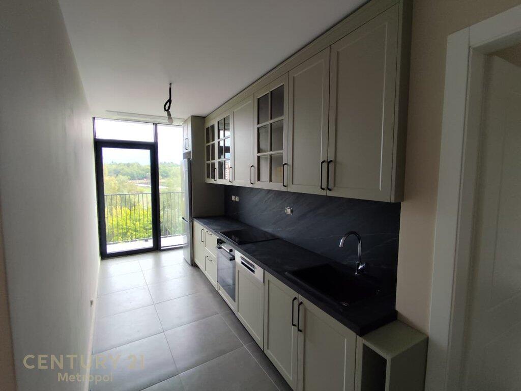 JAP PER QIRA APARTAMENT 2+1+2 ME PARKIM PER ZYRA! 1,800 € /Muaj