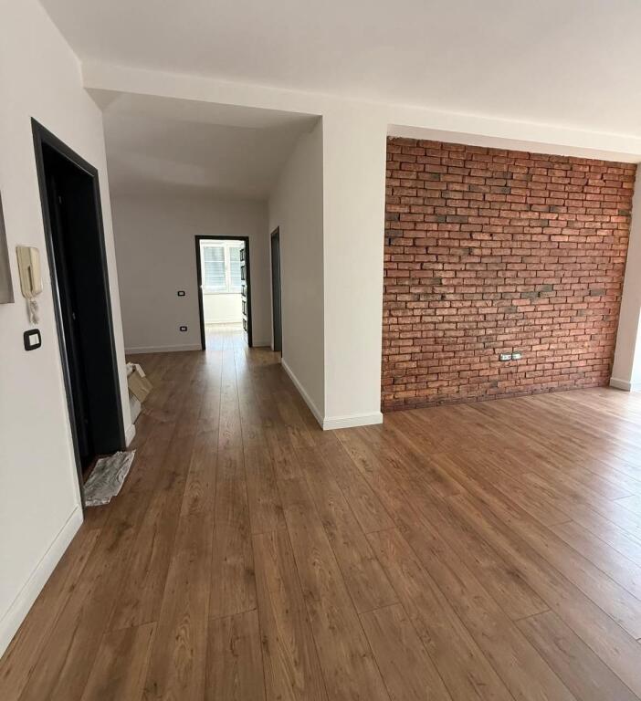 APARTAMENT ME QERA 2+1+2 KOMUNA E PARISIT 850 EURO