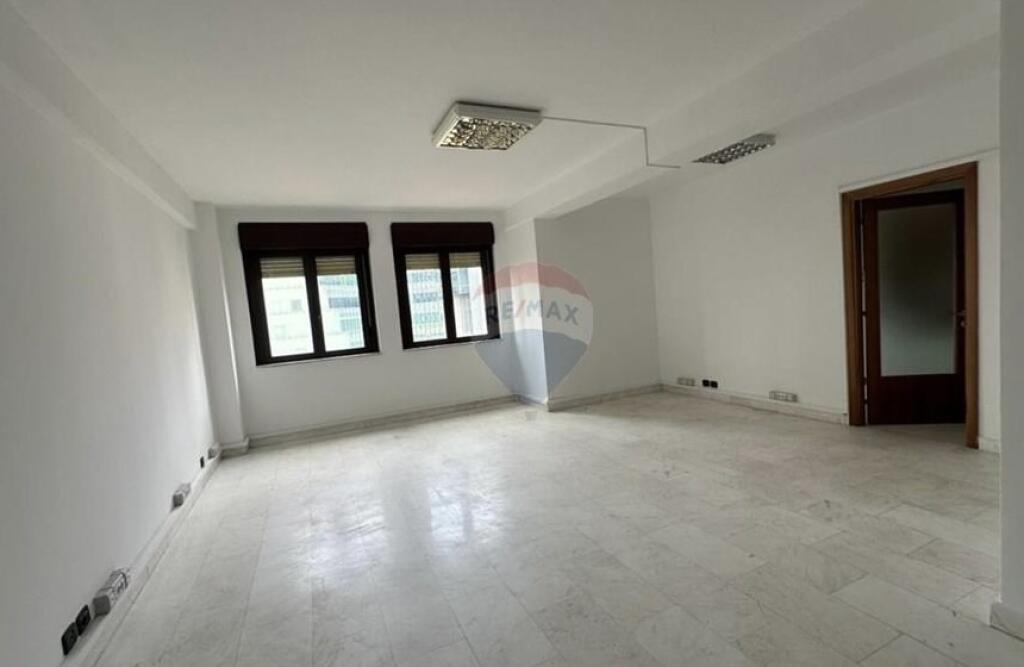 Office for Rent in the Center – Skënderbej Square
