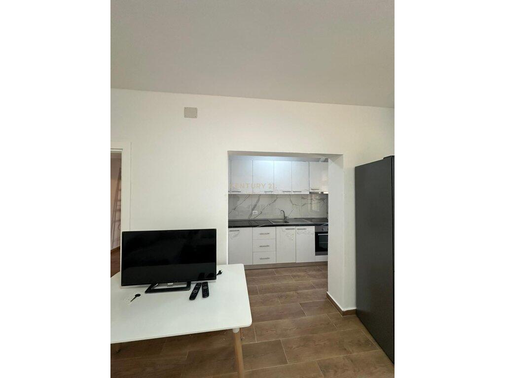 Apartament me qira 1+1, Shkolla e Bashkuar 420 € /Muaj