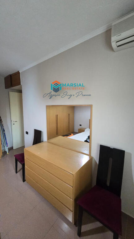 Jepet apartament 3+1 per qira, Brryli, Materniteti i Ri