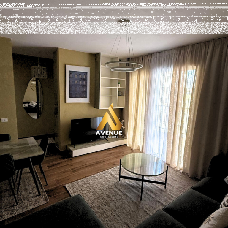 JEPET ME QIRA APARTMENT 2+1+2 + 2 POSTE PARKIMI UNIVERS CITY, TIRANE  Çmimi: 600 Euro/Muaj Adresa: Gryka e Kacanikut  ORGANIZIMI: 1 Sallon + Kuzhine 1 Dhome gjumi 1 Tualet 1 Ballkon  Detaje te tjera: Apartamenti ndodhet ne katin e 3-te te nje kompleksi te ri Hapesira te mire organizuara dhe te bollshme I sapo mobiluar Disponon 2 poste parkimi te perfshira ne cmim Pamje e lire nga parku I lojrave te kompleksit  Per me shume informacione ose nje vizite ne prone na kontaktoni: