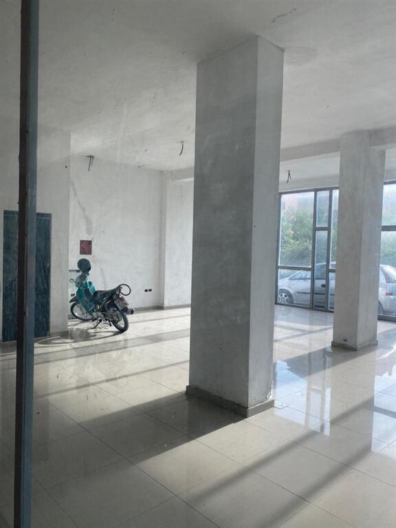 SHITET DYQAN 92 M2 PASKUQAN 150.000 EURO