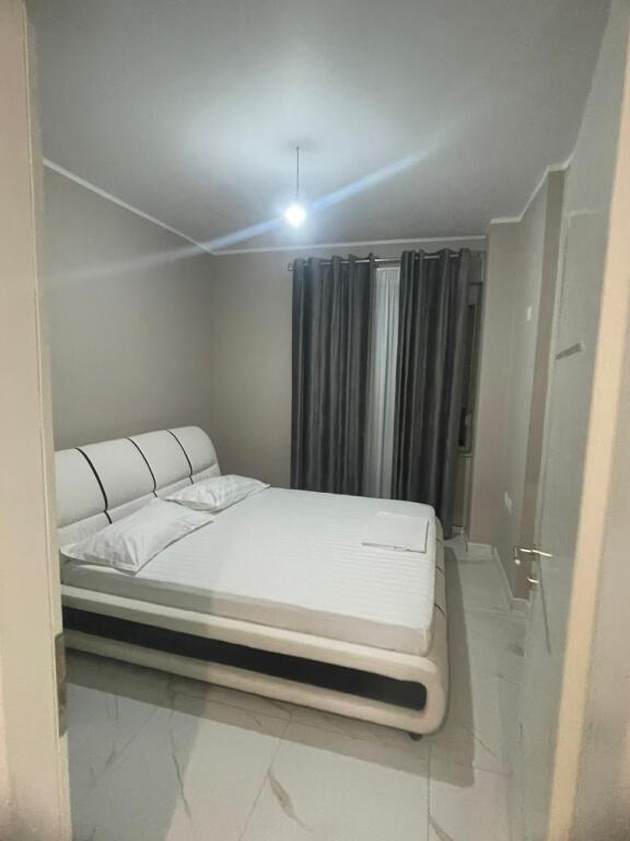 Aparatament 1+1 me qera te rrota kuqe 400 euro