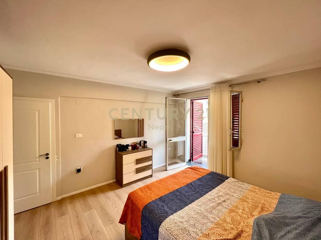 Jepet me Qira Apartament 3+1+2 + Post Parkimi, tek Zona e Xhamllikut