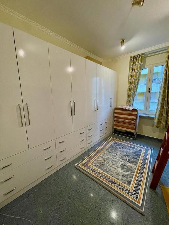 🏢Tek Shallvaret,Rruga Reshit Collaku jepet me qera apartament,2+1 i  mobiluar.600 Euro