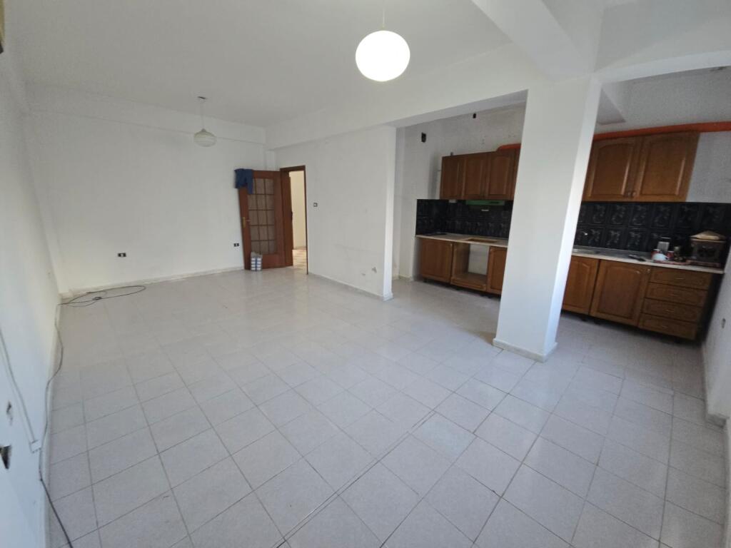 SHITET SUPER APARTAMENT 2+1 TEK ZONA E VALA PARK DURRES