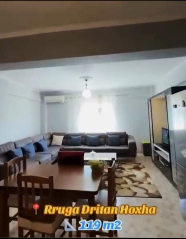 🏢Rruga Dritan Hoxha,prane Klinikes Glob jepet me qera apartament ,2+1,i mobiluar 60,000 Leke