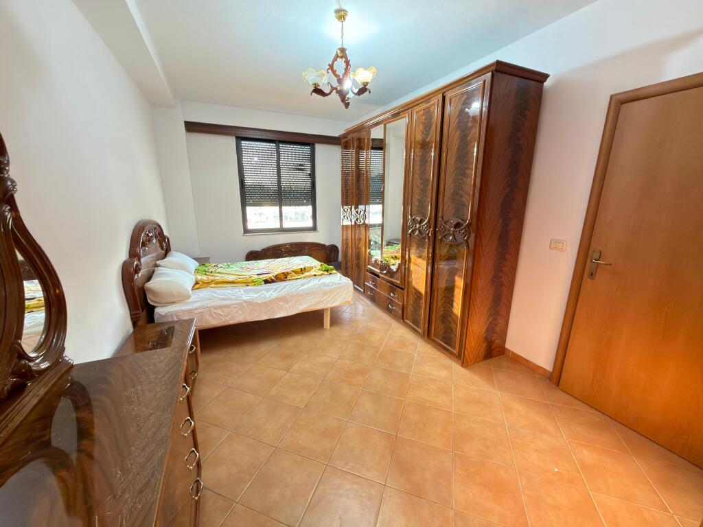 Apartament me qera 2+1+2 Tek 21 dhjetori