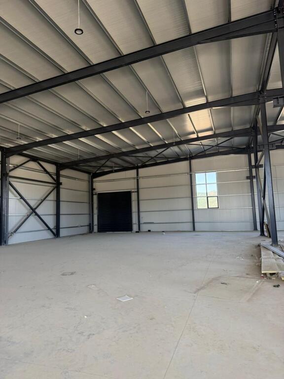 🏡 Jepet Kapanon Industrial me qira ne Vaqarr