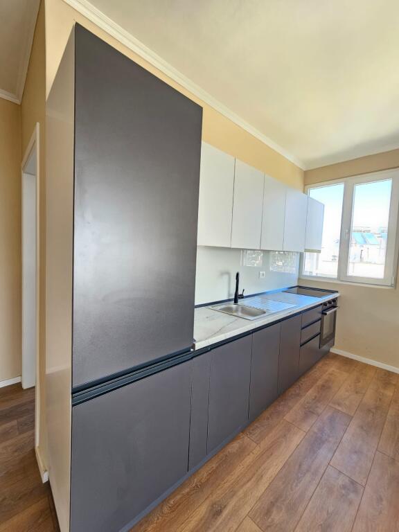 SHITET APARTAMENT 2+1 NE PLAZHIN ILIRIA PRANE HOTEL FLORIDA