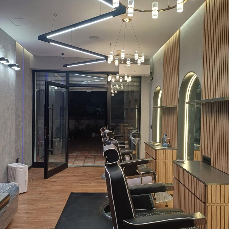 Dyqan me qira Rruga "Bilal Golemi", Komuna e Parisit, Tiranë