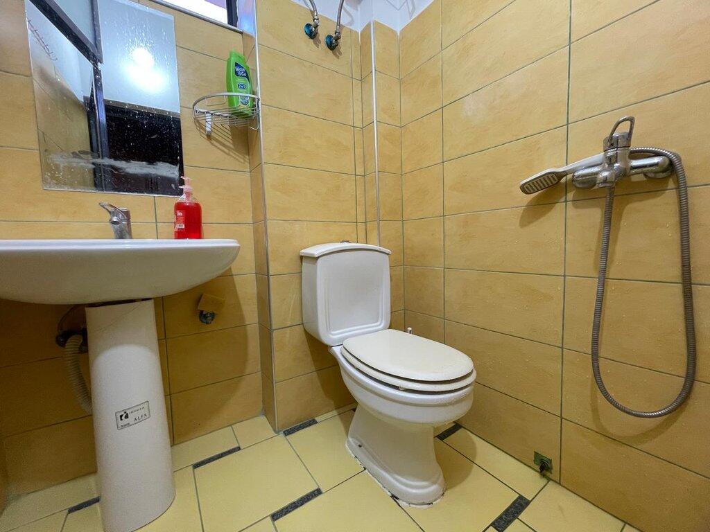 Jepet Garsoniere Me Qira në rrugen Gjon Mili, Frigoriferi, Tiranë -